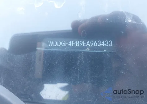 2014 Mercedes-Benz C 250 из США, поврежденный, VIN WDDGF4HB9EA963433